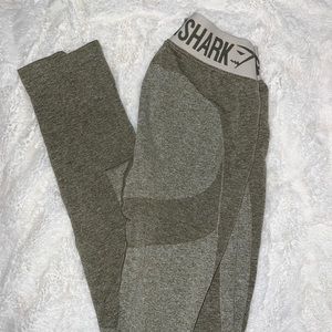 GYM SHARK LEGGINGS